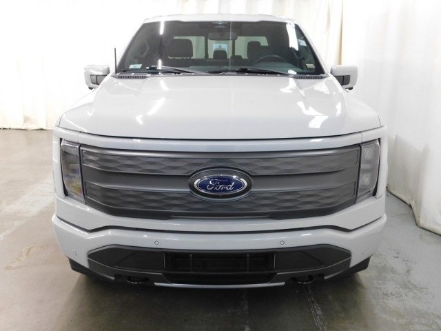 Used 2023 Ford F150 Lightning Lariat image 11