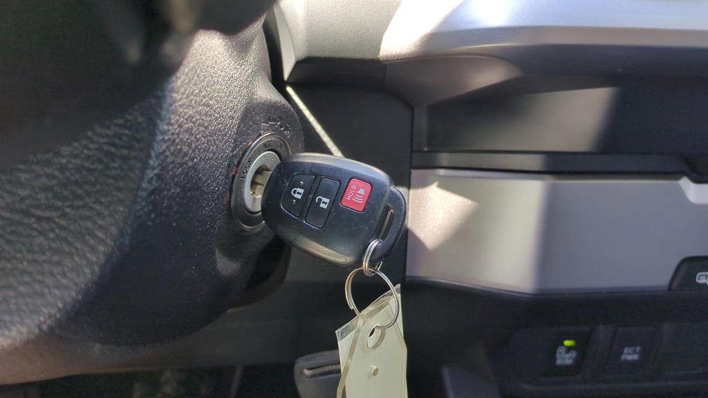 Used 2022 Toyota Tacoma SR5 w/ Technology Package image 24