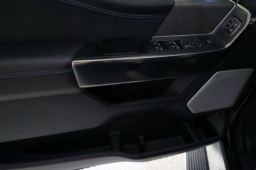 Used 2025 Ford F250 Platinum w/ FX4 Off-Road Package image 15