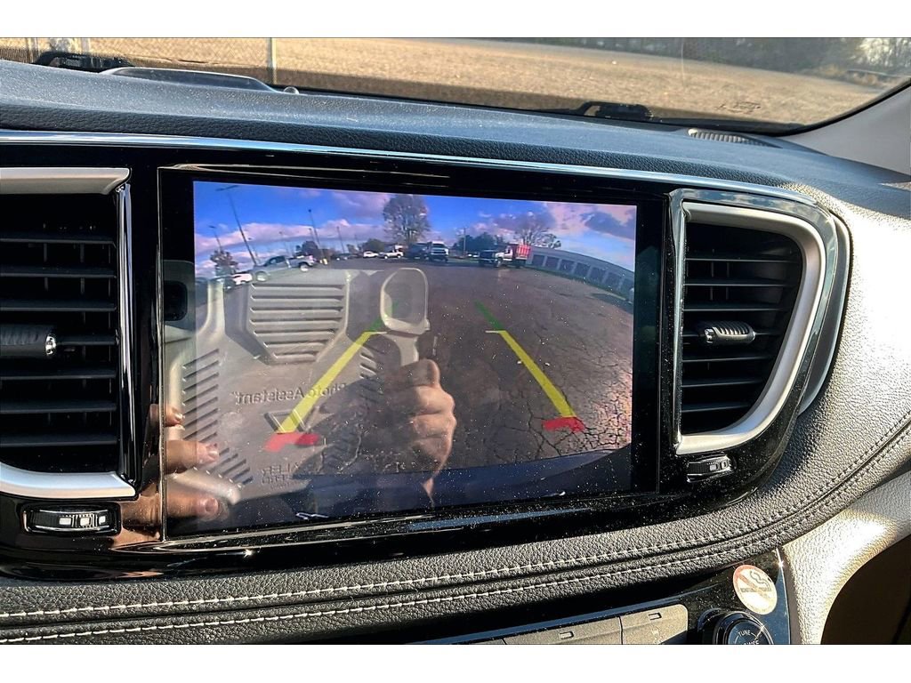 Used 2022 Chrysler Pacifica Touring-L image 22