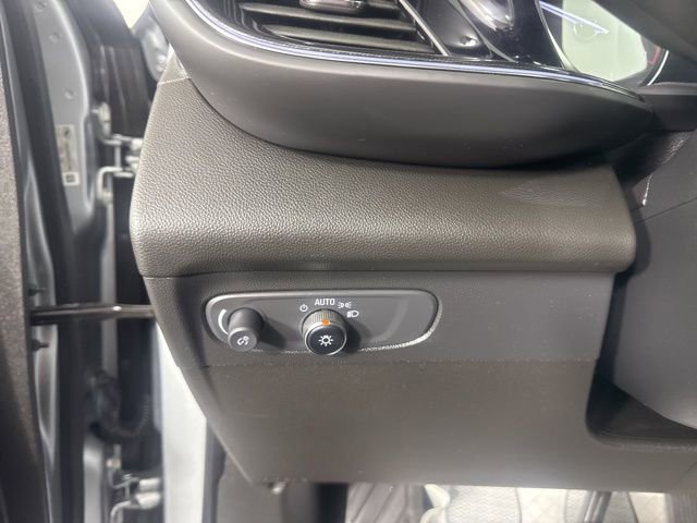 Used 2023 Buick Envision Essence image 30