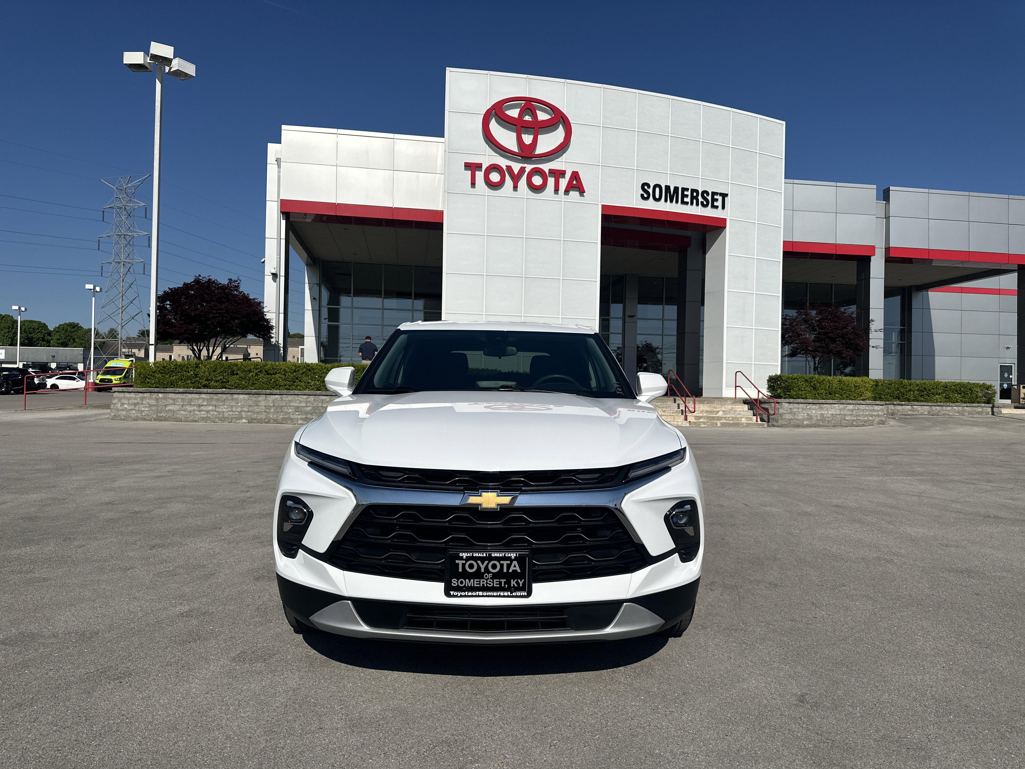 Used 2025 Chevrolet Blazer LT AWD/4WD image 2