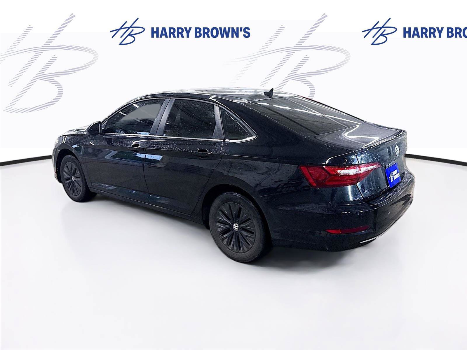 Used 2021 Volkswagen Jetta SE FWD image 2