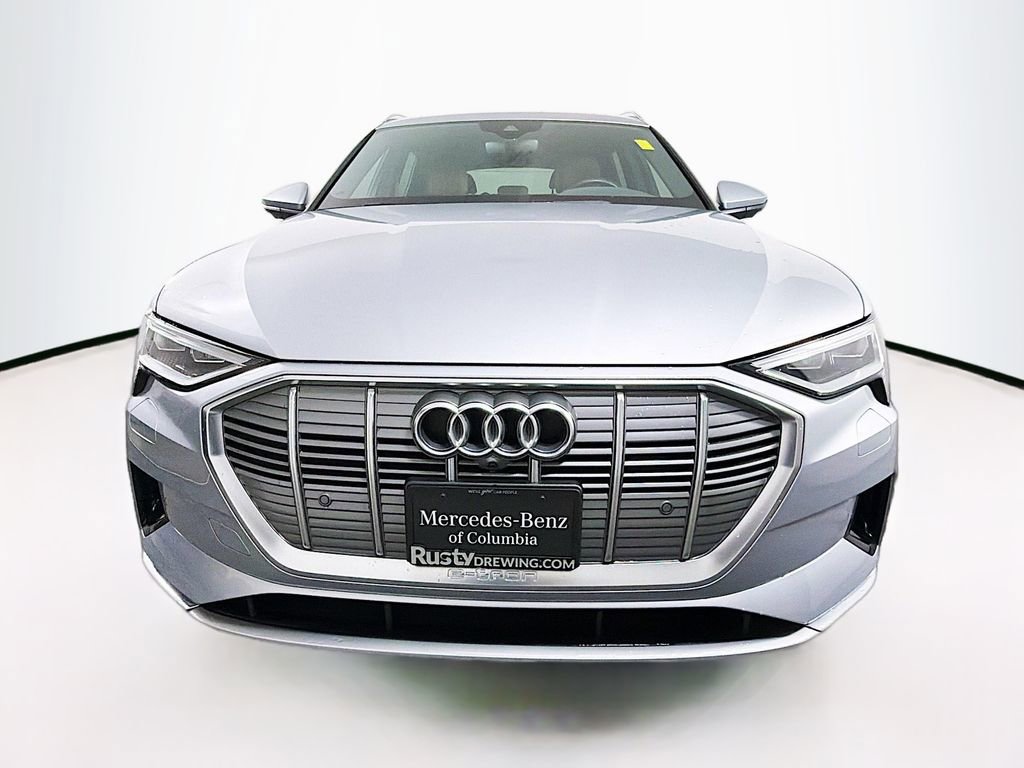 Used 2022 Audi e-tron Premium Plus image 2