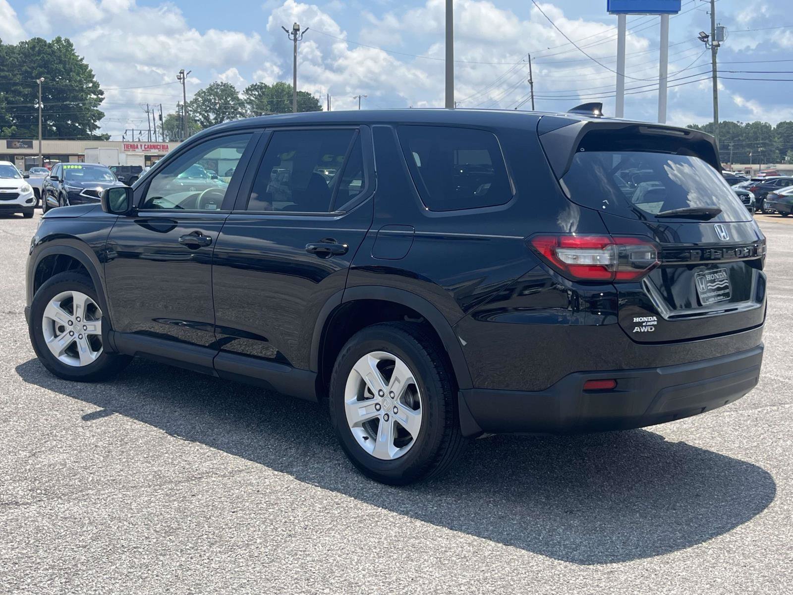 Used 2023 Honda Pilot LX image 5
