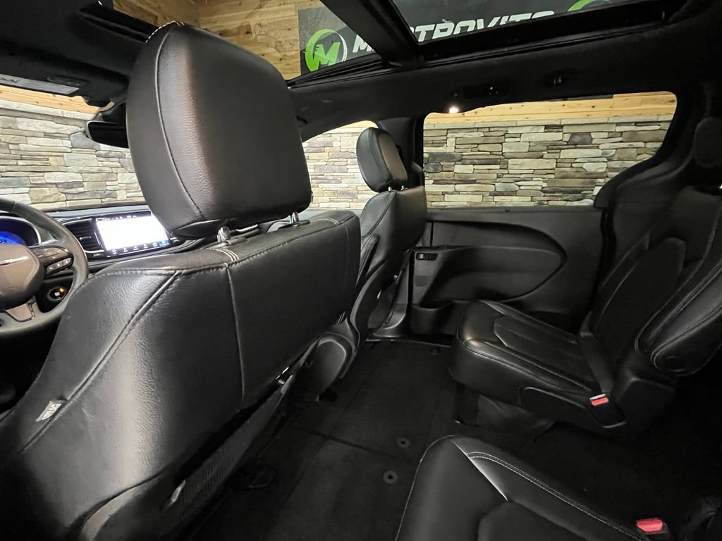 Used 2022 Chrysler Pacifica Touring-L w/ S Appearance Package AWD/4WD image 38