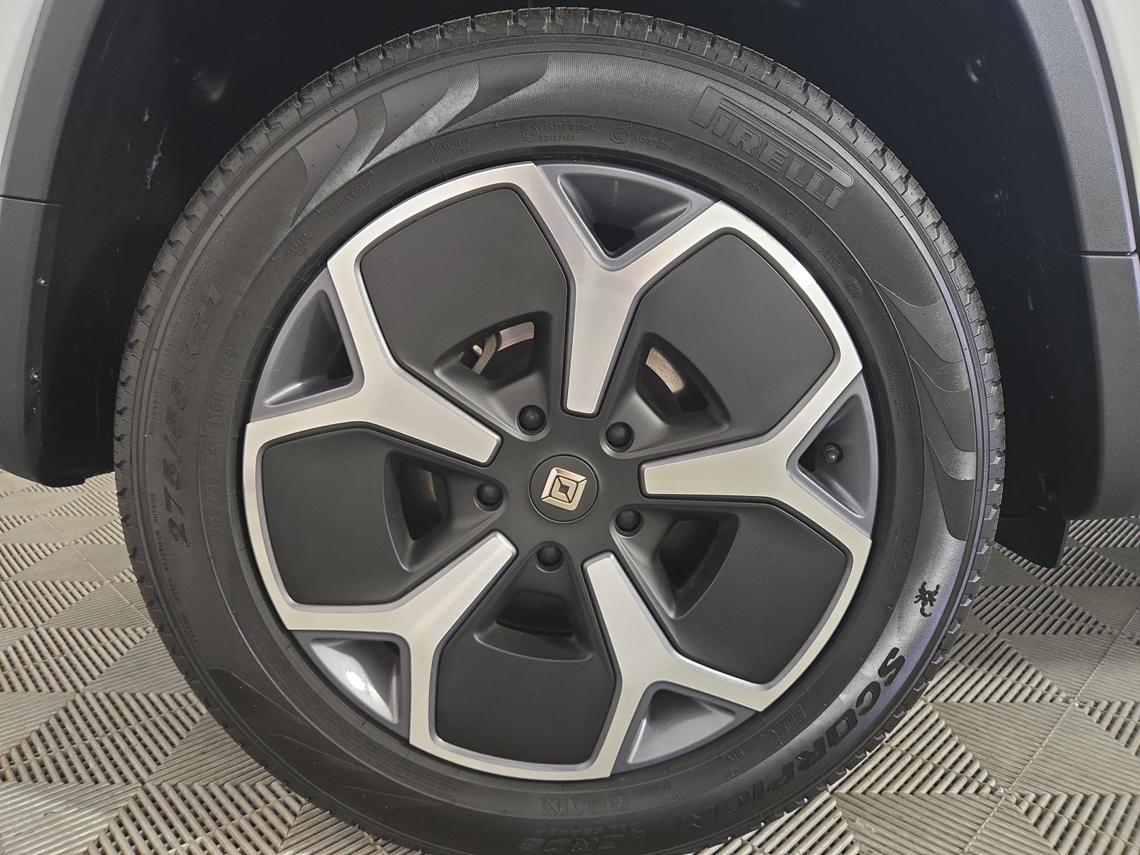 Used 2024 Rivian R1T Adventure AWD/4WD image 12