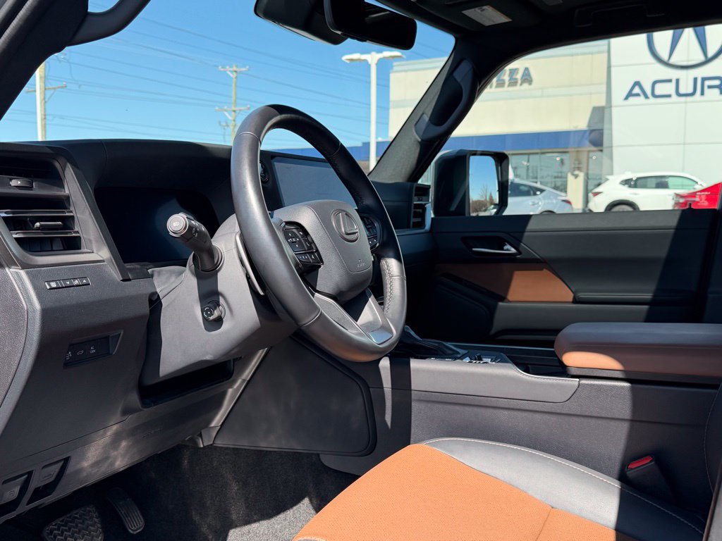 Used 2024 Lexus GX 550 w/ Cold Area Package AWD/4WD image 8