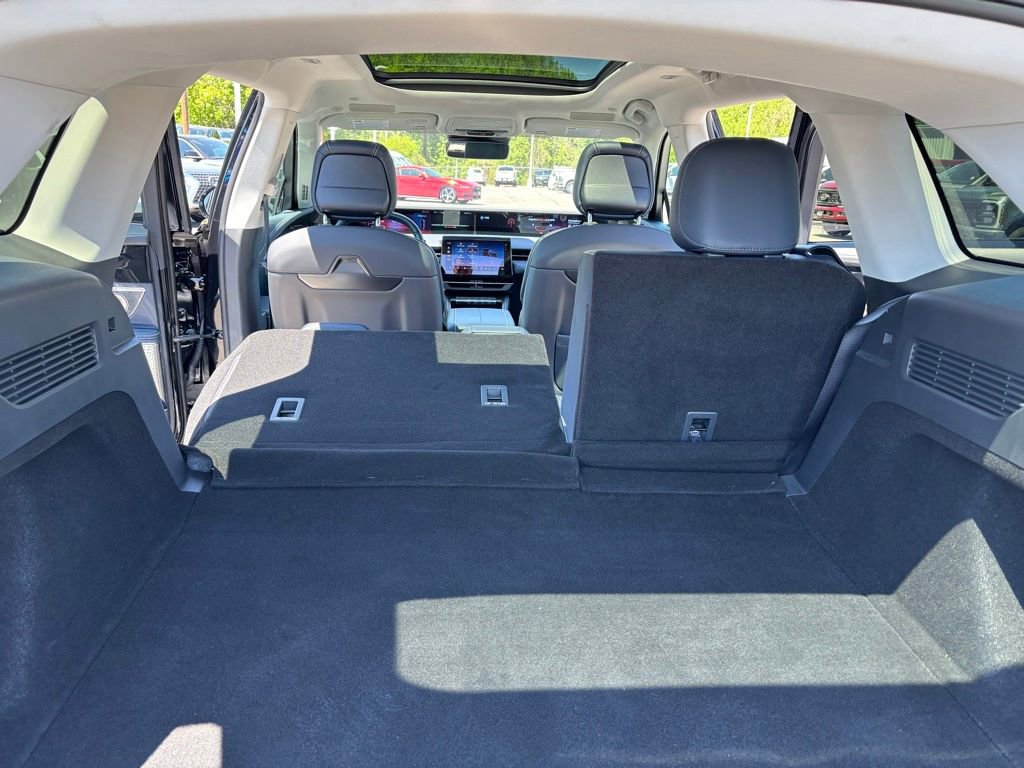 Used 2025 Lincoln Nautilus Reserve AWD/4WD image 12