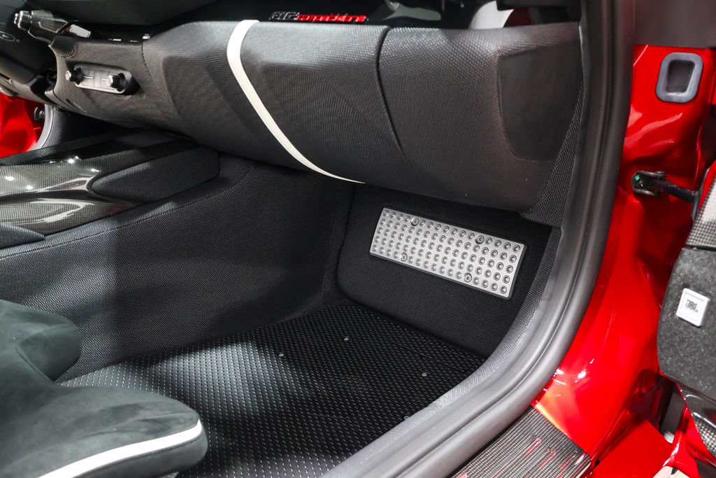 Used 2024 Ferrari 812 Competizione RWD image 42
