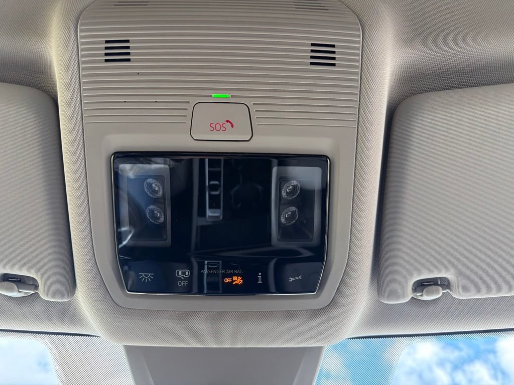 Used 2025 Volkswagen Atlas SE AWD/4WD image 32