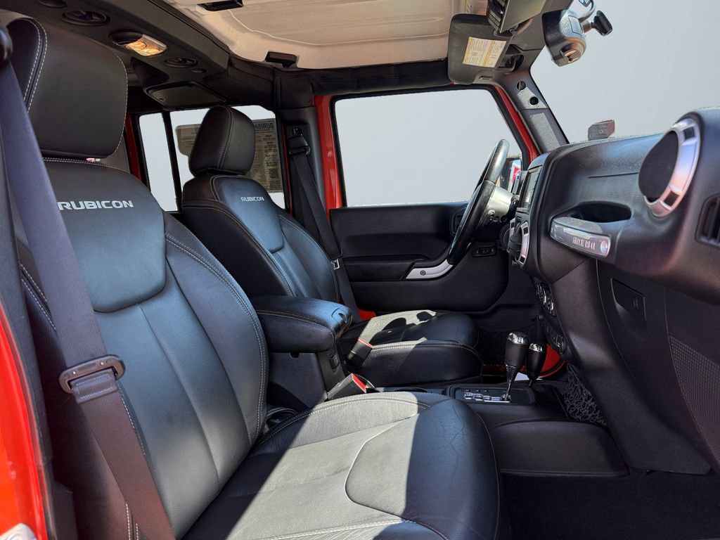 Used 2015 Jeep Wrangler Unlimited Rubicon image 15