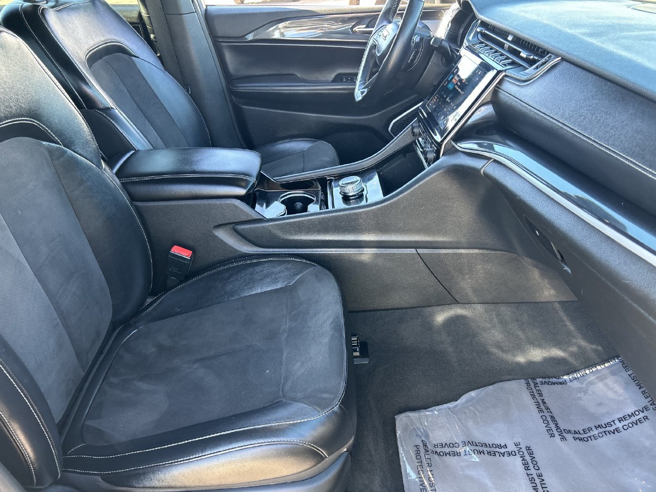 Used 2022 Jeep Grand Cherokee L Laredo RWD image 12