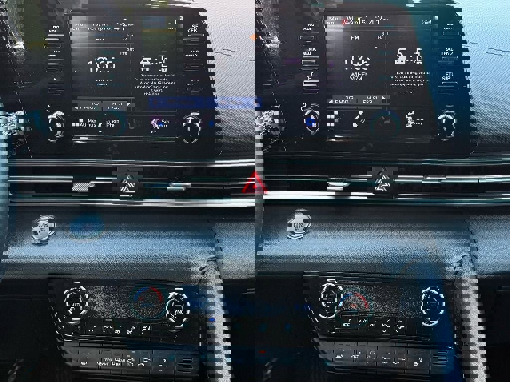 Used 2022 Hyundai Elantra SEL w/ Convenience + Premium Package image 23