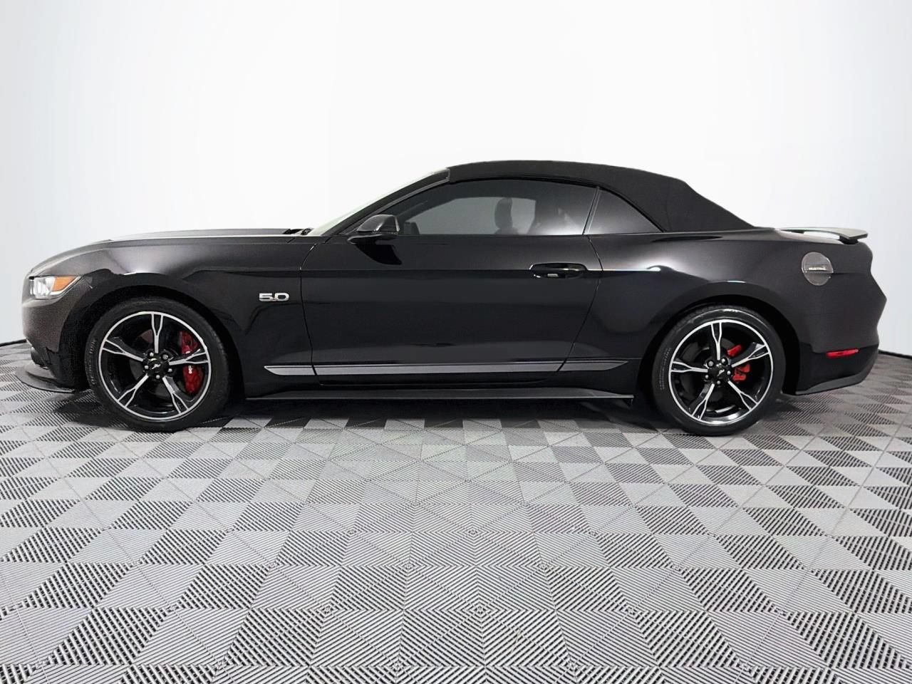 Used 2017 Ford Mustang GT Premium w/ Equipment Group 401A RWD image 7