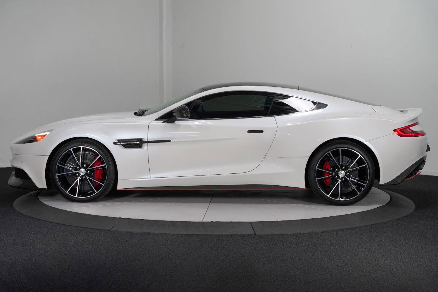 Used 2014 Aston Martin Vanquish Coupe image 7