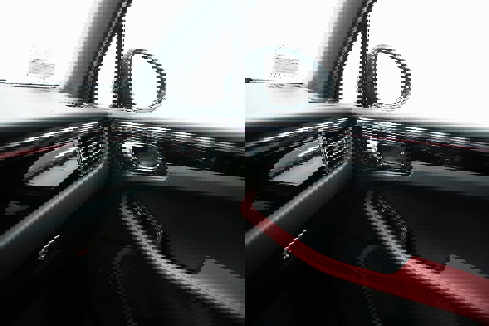 Certified 2025 Porsche Macan image 24