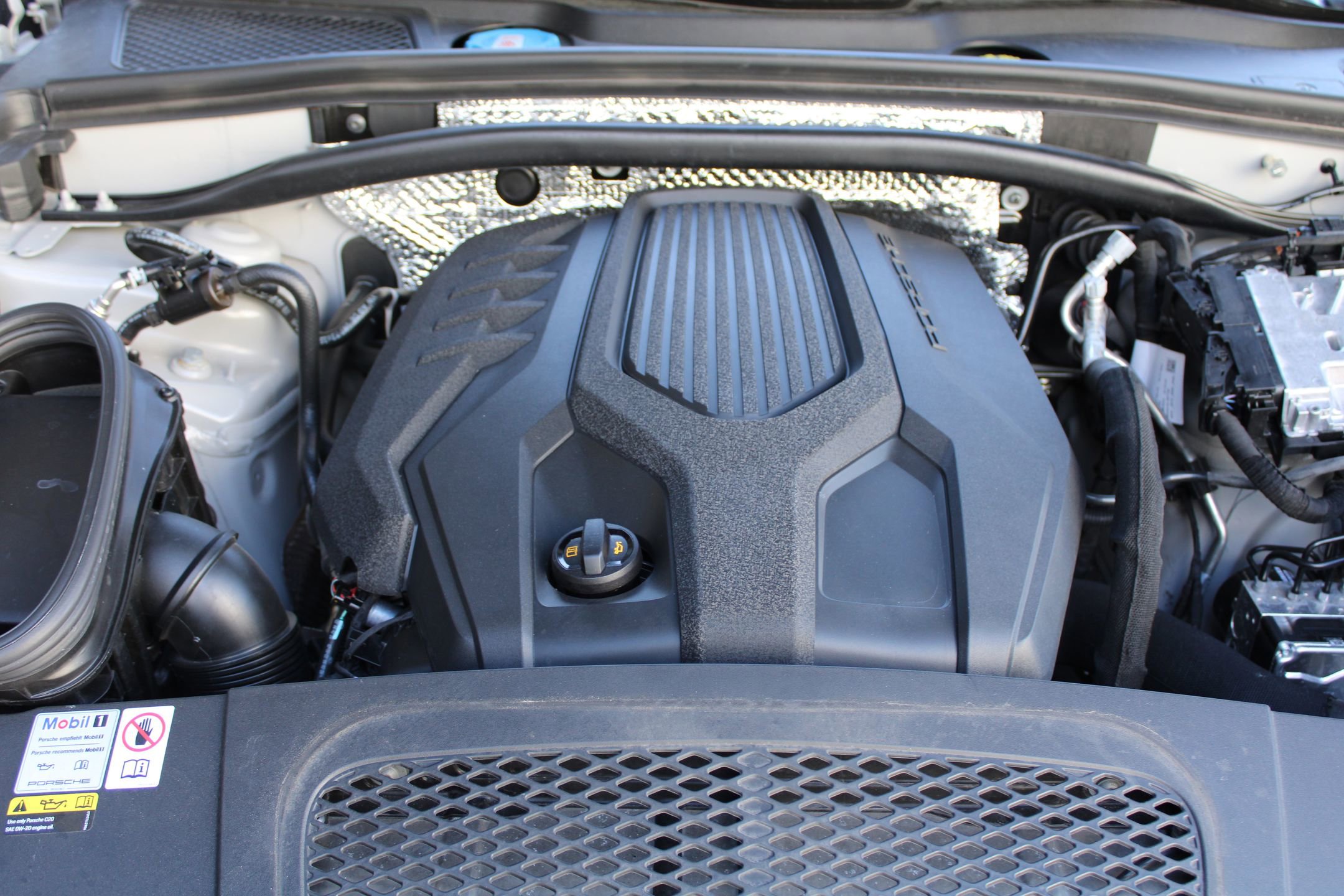 Certified 2023 Porsche Macan image 28