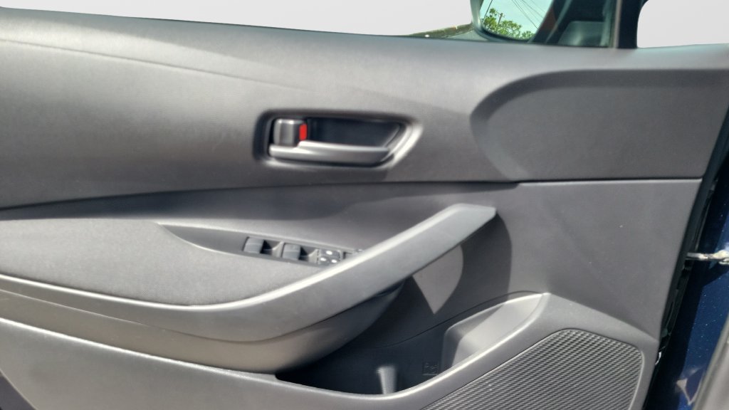 Used 2025 Toyota Corolla LE FWD image 17