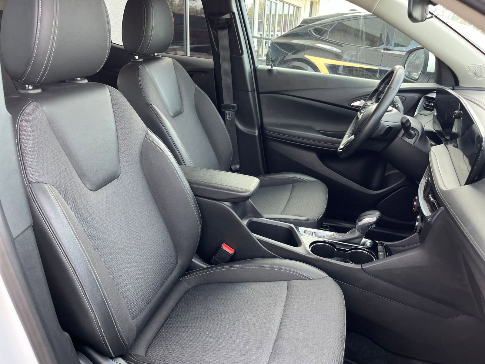 Used 2025 Buick Encore GX Preferred image 35