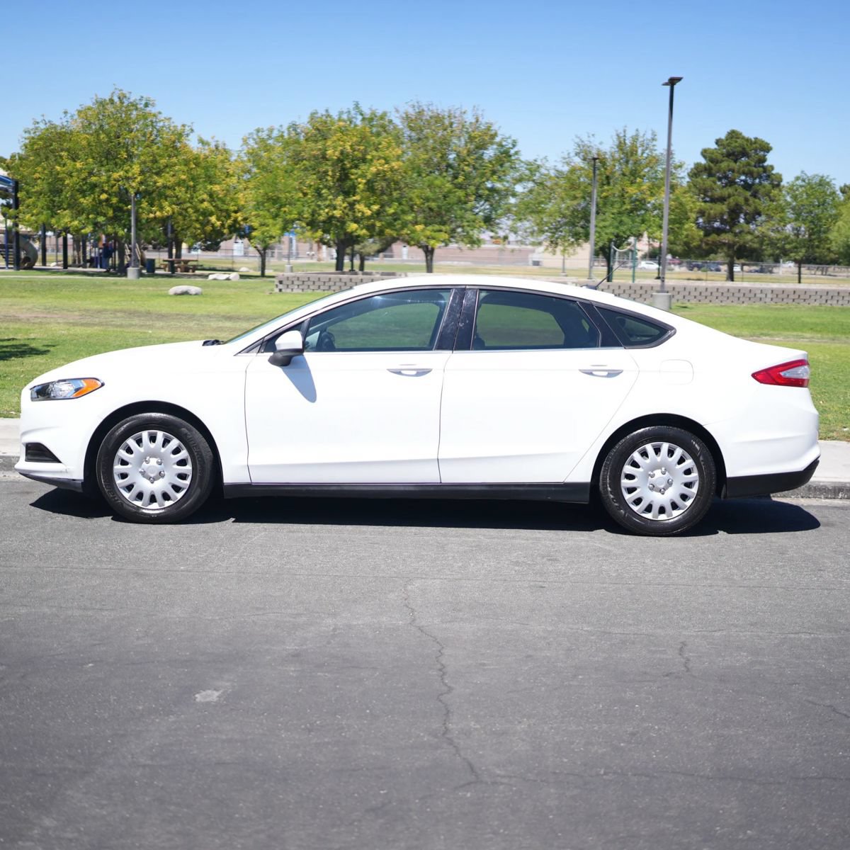 Used 2013 Ford Fusion S FWD image 3