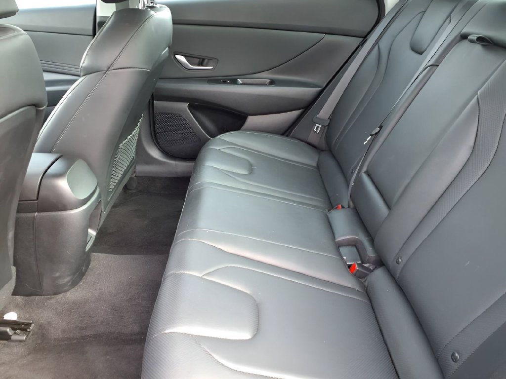 Used 2025 Hyundai Elantra Limited FWD image 11