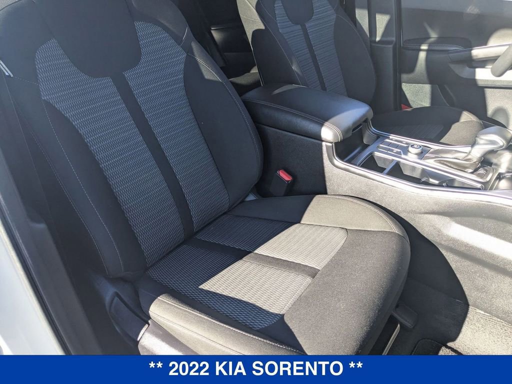 Used 2022 Kia Sorento LX image 38