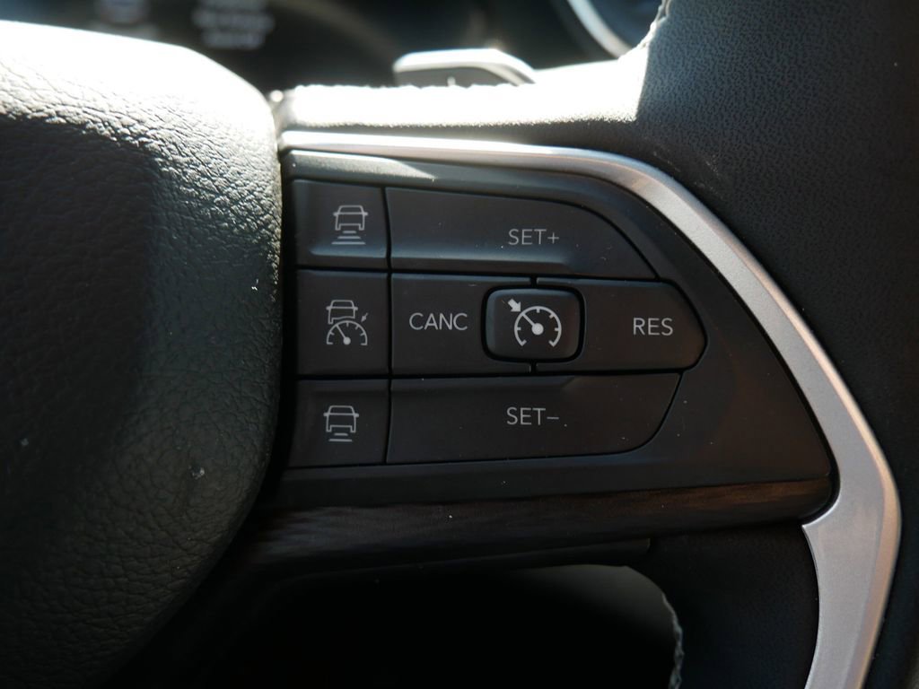 Used 2024 Jeep Grand Cherokee L Altitude AWD/4WD image 24