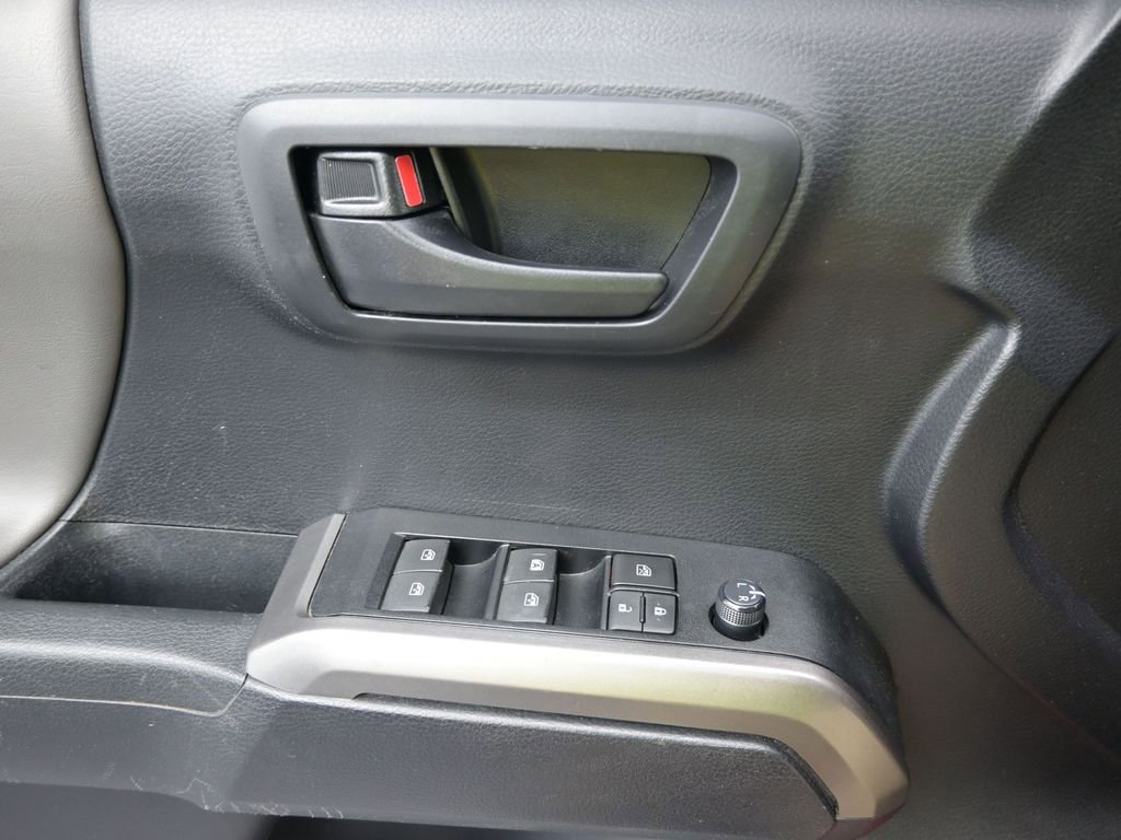 Used 2020 Toyota Tacoma SR5 image 16
