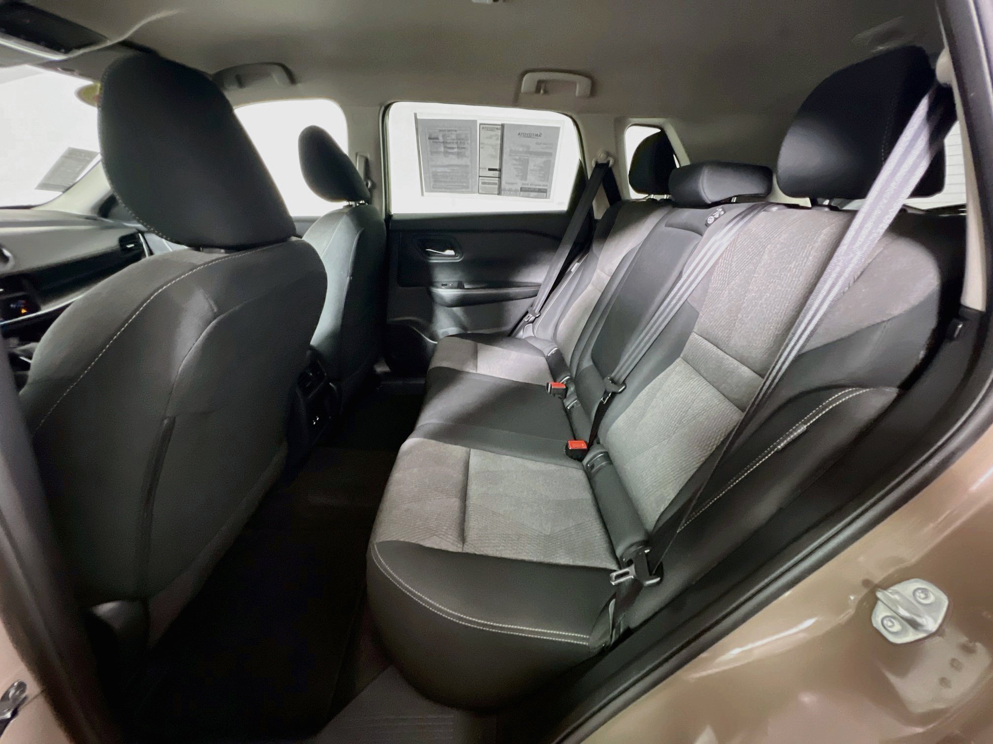 Used 2025 Nissan Rogue SV FWD image 28