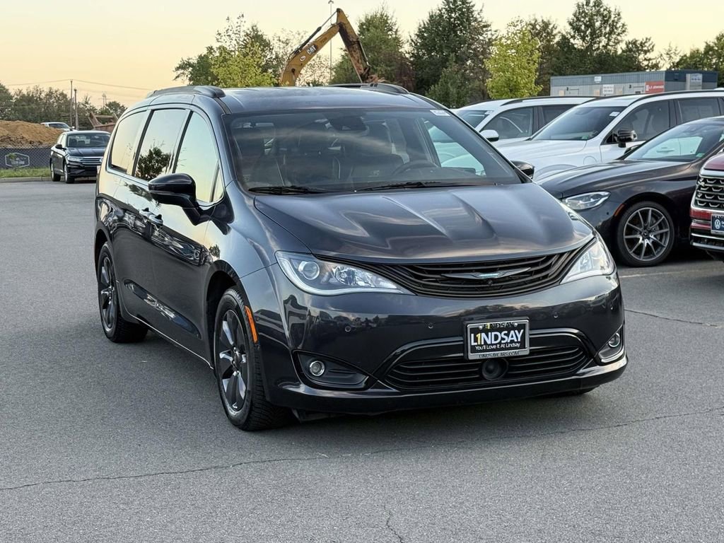 Used 2019 Chrysler Pacifica Limited w/ Advanced Safetytec Group