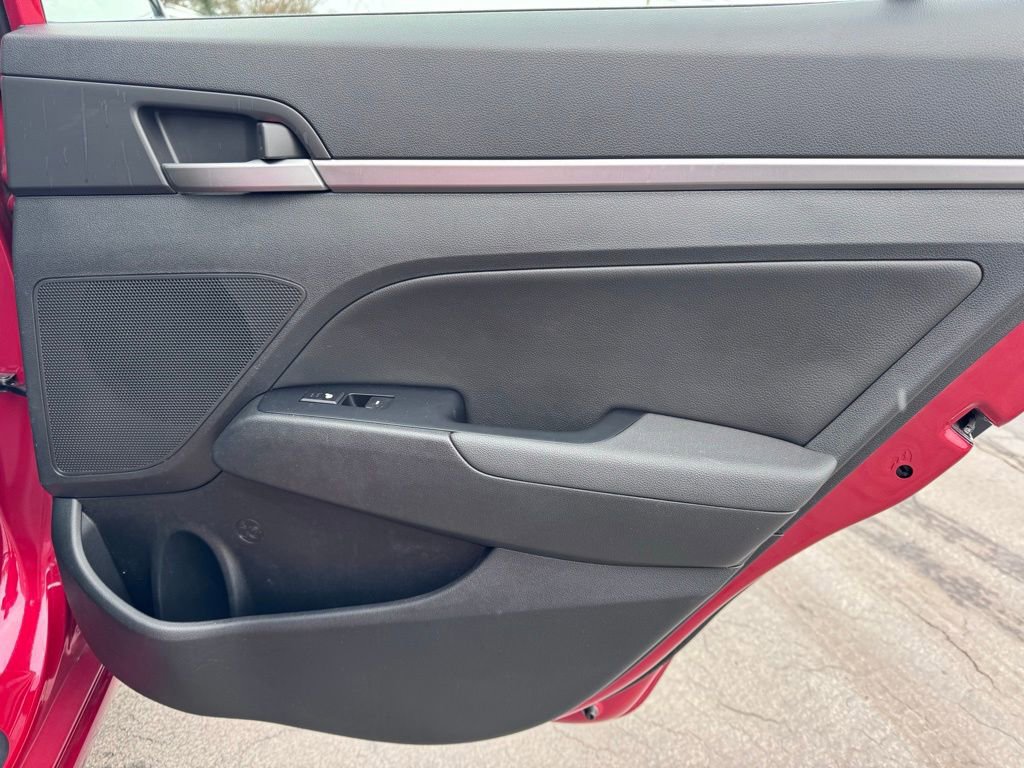 Used 2017 Hyundai Elantra Limited w/ Limited Tech Package 04 image 31