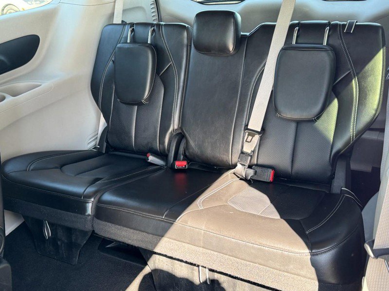 Used 2024 Chrysler Pacifica Touring-L FWD image 10