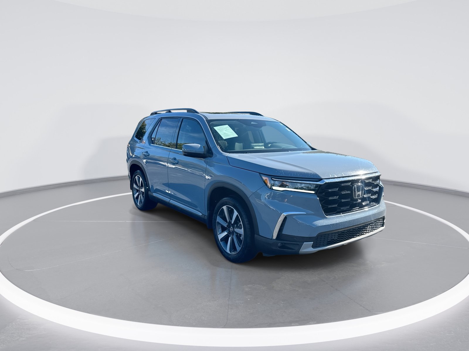 Used 2025 Honda Pilot Touring image 2
