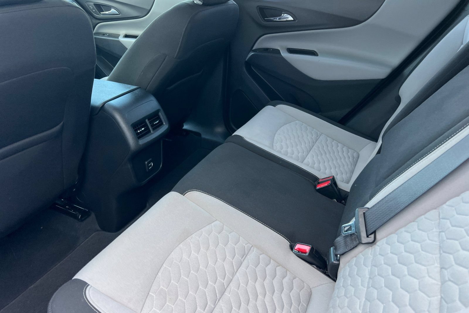 Used 2021 Chevrolet Equinox LS w/ LPO, Blackout Package AWD/4WD image 9