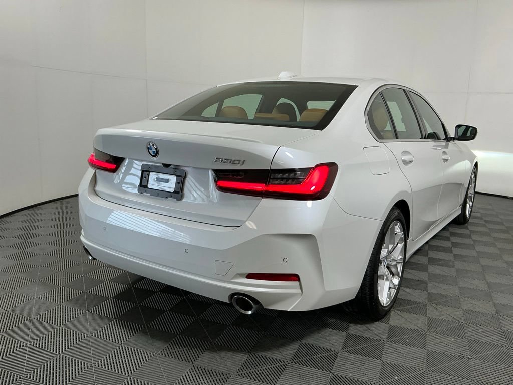 Used 2025 BMW 330i Sedan w/ Premium Package RWD image 5