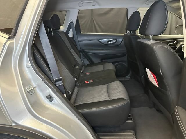 Used 2017 Nissan Rogue SV AWD/4WD image 18