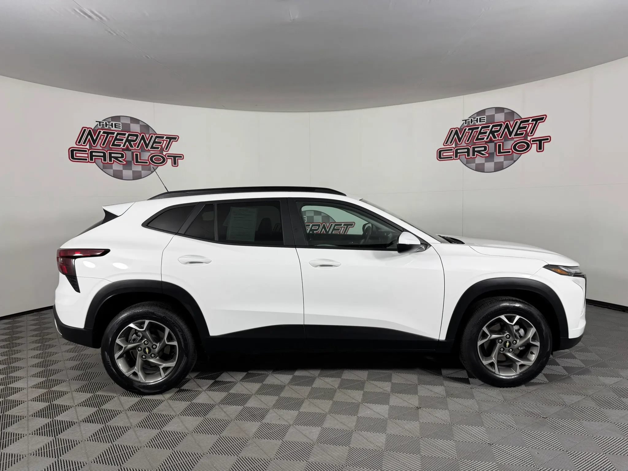 Used 2026 Chevrolet Trax LT FWD image 8