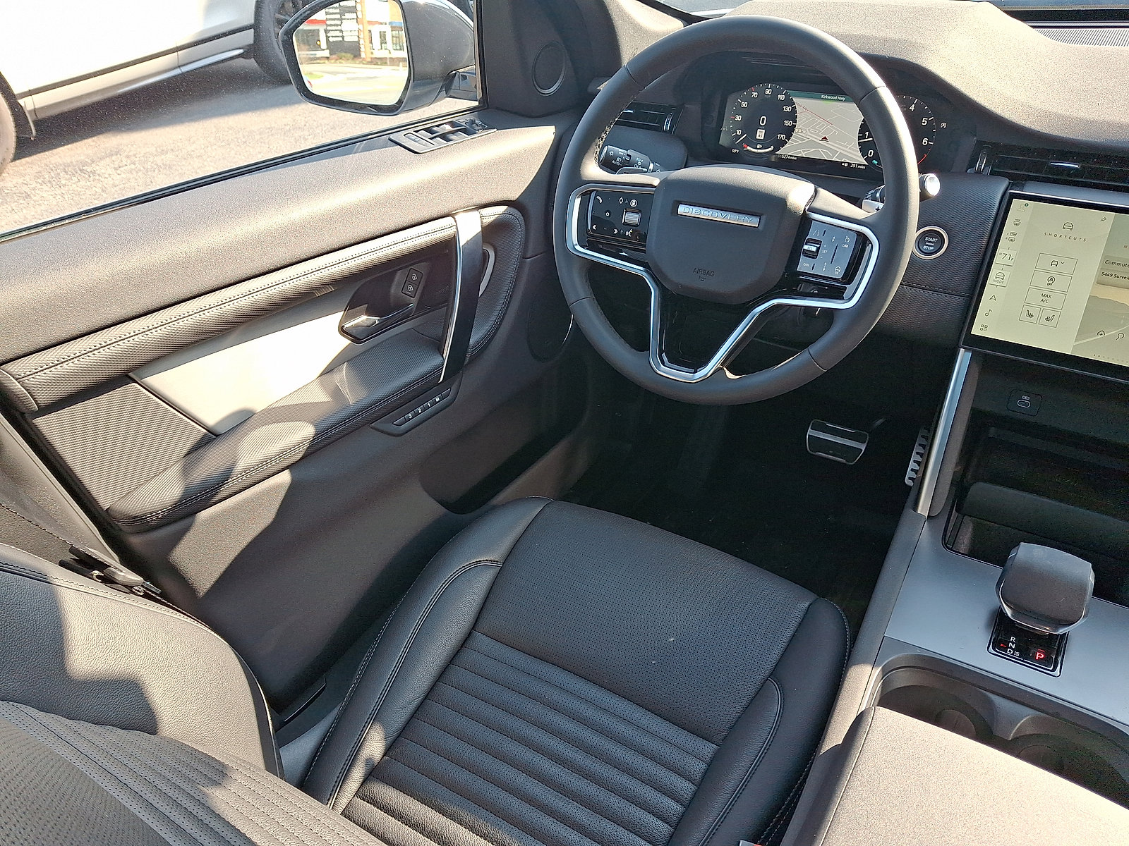 Used 2025 Land Rover Discovery Sport Dynamic SE image 12