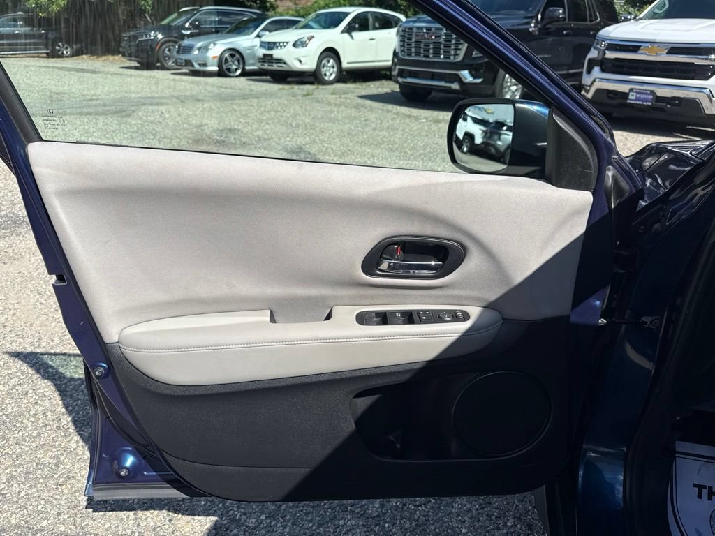Used 2016 Honda HR-V LX image 12