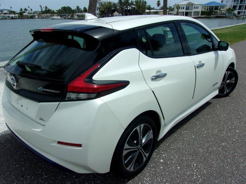Used 2018 Nissan Leaf SL w/ SL Technology Package FWD image 9