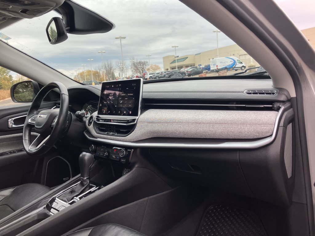 Used 2022 Jeep Compass Latitude w/ Sun and Sound Group AWD/4WD image 15