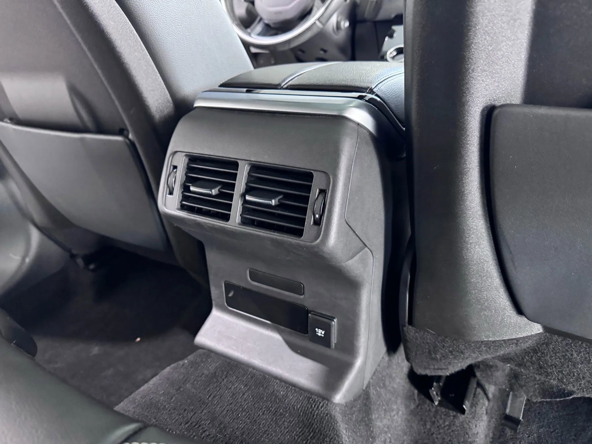 Used 2019 Land Rover Range Rover Velar R-Dynamic SE image 17