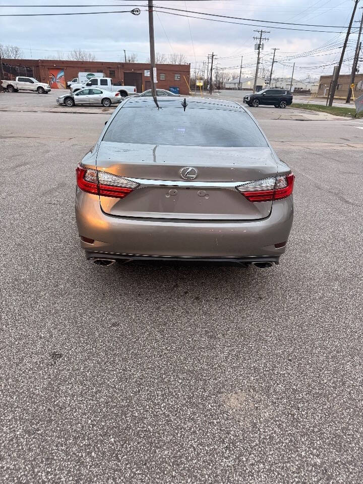 Used 2018 Lexus ES 350 w/ Ultra Luxury Package image 9