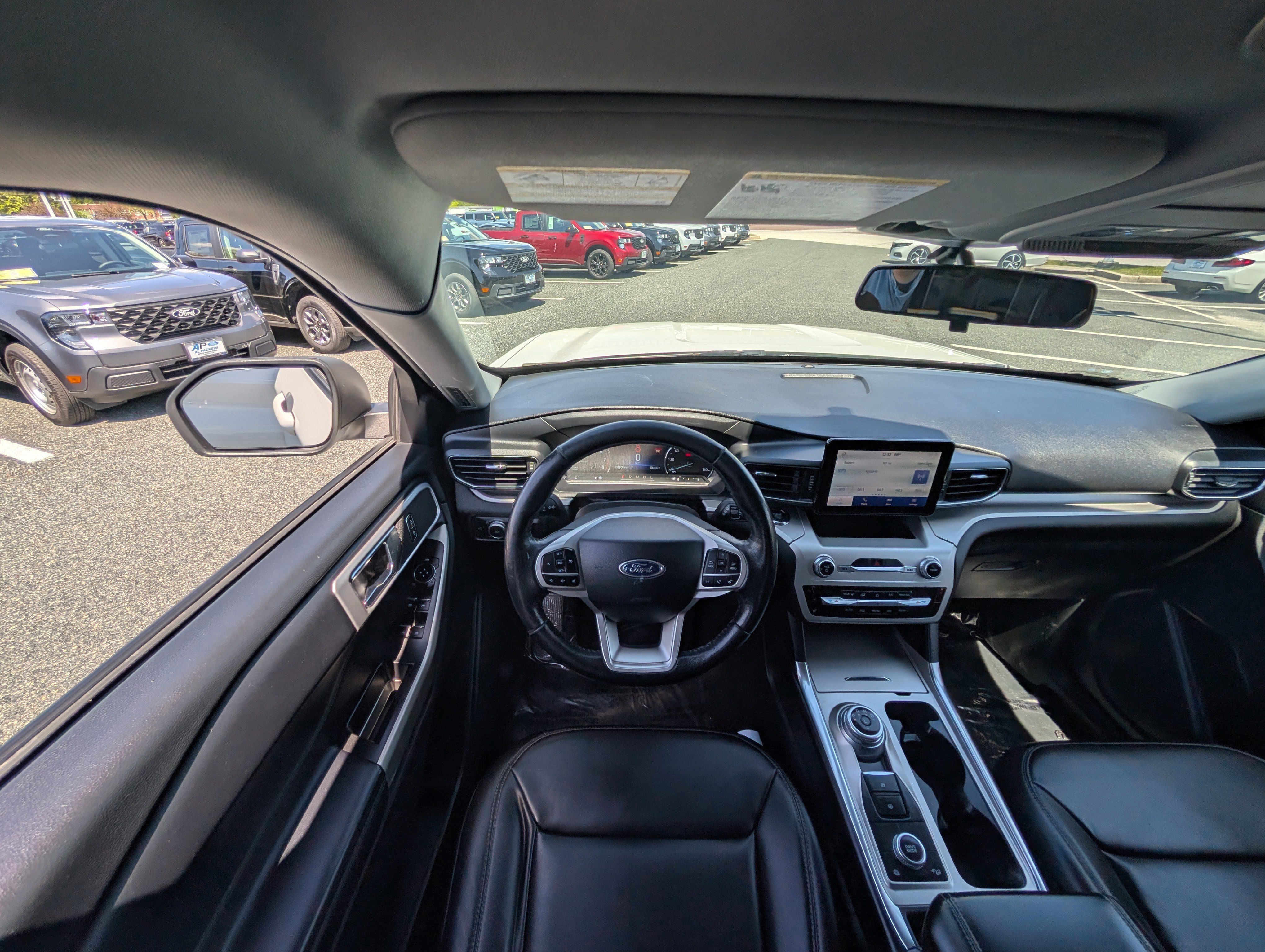 Used 2022 Ford Explorer XLT w/ Equipment Group 202A AWD/4WD image 19