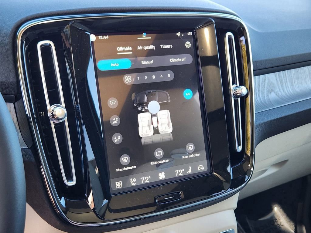 New 2026 Volvo XC40 B5 Ultra w/ Climate Package image 15