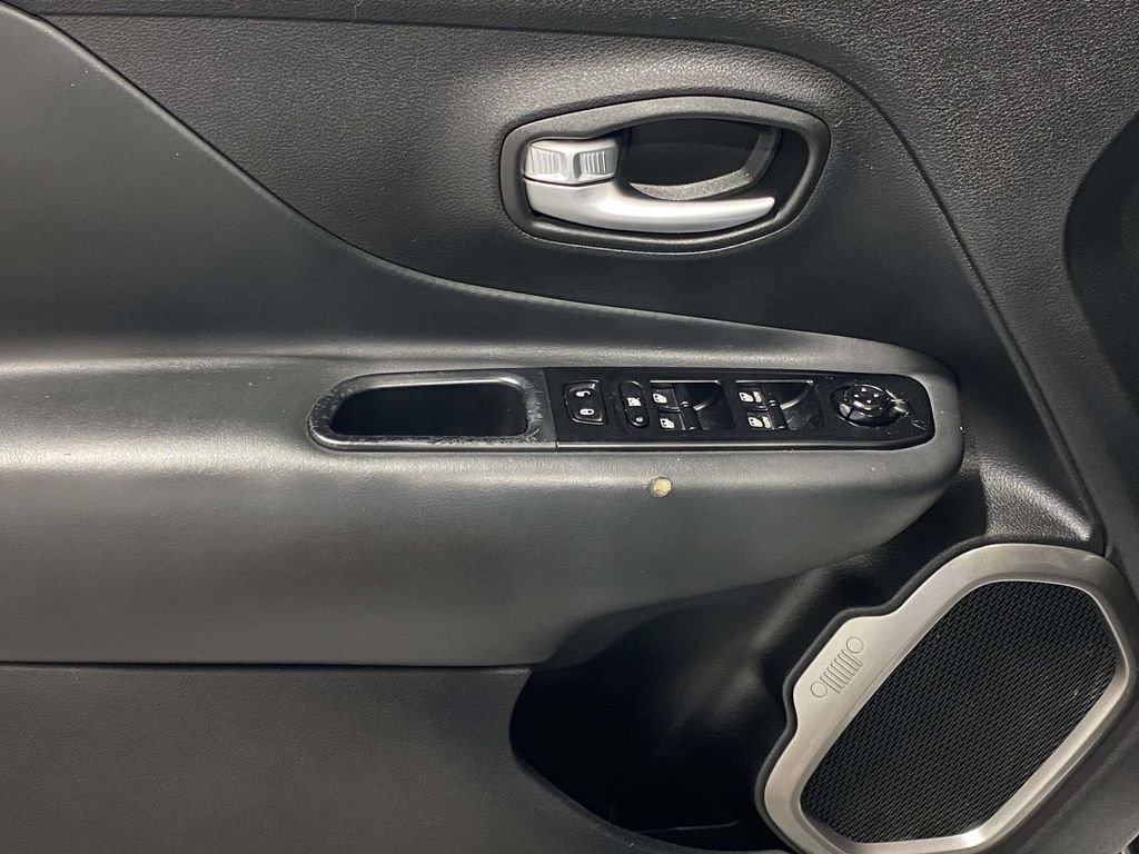 Used 2021 Jeep Renegade Limited w/ Trailer Tow Group AWD/4WD image 18