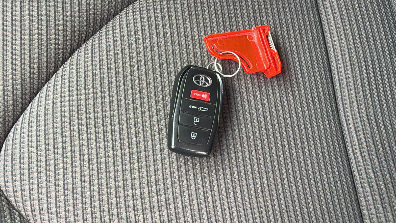 Used 2025 Toyota Highlander LE FWD image 29