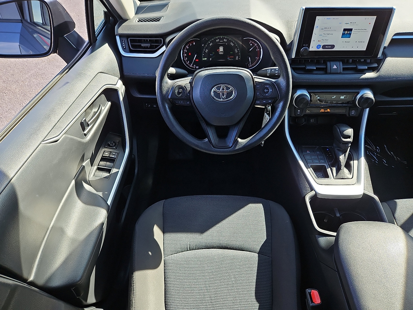 Used 2024 Toyota RAV4 LE AWD/4WD image 11
