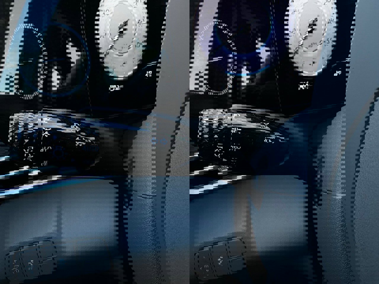 Used 2025 Hyundai Elantra SEL image 38